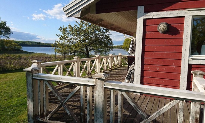 Jamjo House | Vacation with sea view and private beach