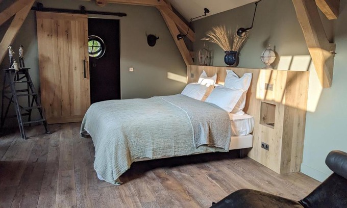 Feucherolles House | Val Trebbia