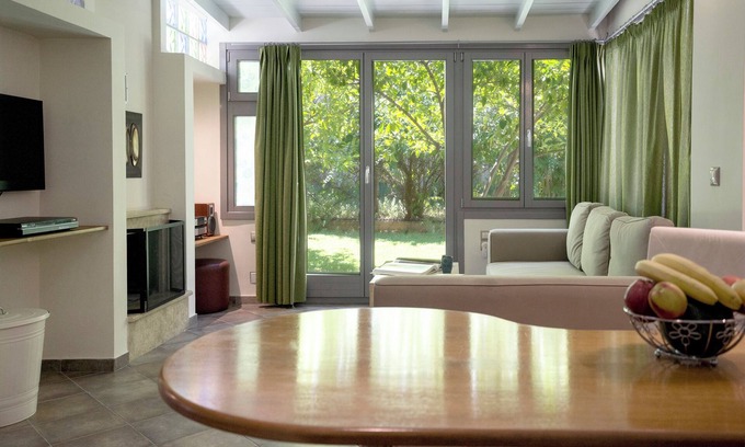 Chalandri Apartment | VALAS HOUSE-GARDEN FLAT