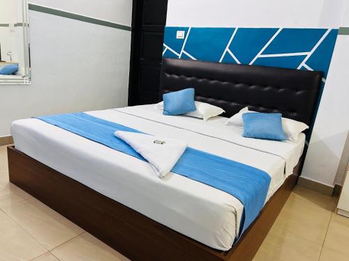 Muvattupuzha Hotel | Valiyaparambil residency