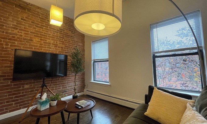 Historic Downtown Apartment | VAN VORST HOUSE Top Floor 1 Bedroom Apt 20 Mins to NYC