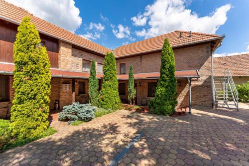 Gyula Apartment | Varázskő Apartman Gyula