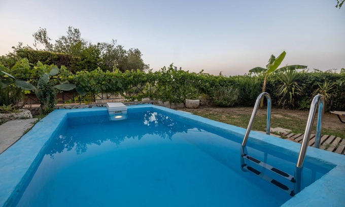 Porto Koukla Apartment | Vardiola Houses - Traditional Suite with private pool