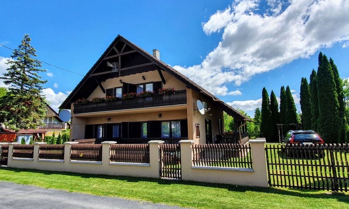 Balatonmariafurdo Apartment | Varga Gardens II, Holiday home near the beach with air conditioning and WiFi