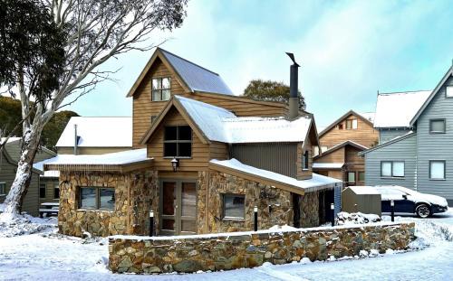 Dinner Plain Ski Chalet | Vaucluse Chalet, alpine-getaways