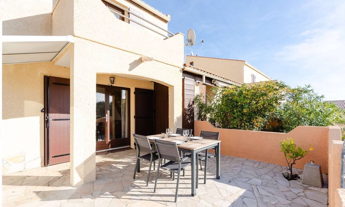 Foulquines House | VC43 : 3 room holiday house with collective swimming pool