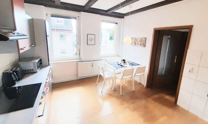 Velbert Apartment | VE02 modern holiday flat with WiFi