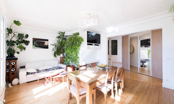 Quartier du Mail Apartment | Veeve - By the Palais Royal