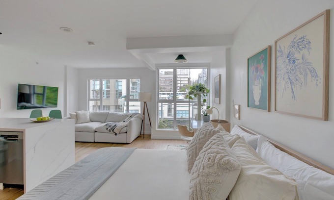 Downtown Vancouver Apartment | Verde on Beach 💚 | Nature- inspired Studio in Downtown