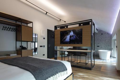 San Cristoforo Sul Naviglio Hotel | VERSOVERDE HOTEL Alzaia Naviglio Grande