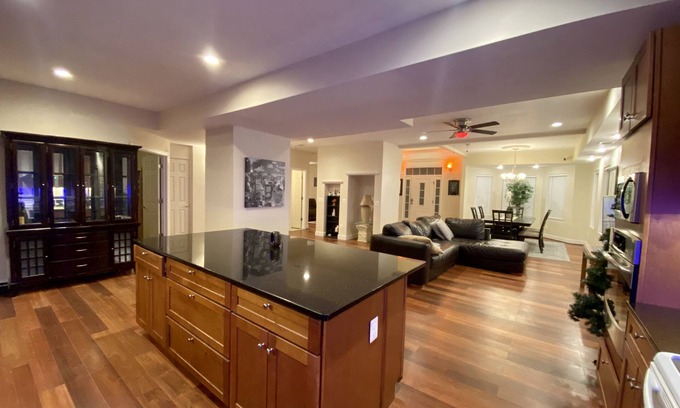 West Falls Church House | Very big house 15 mins to DC, 25 Dulles Airport 10 bedrooms/6 baths