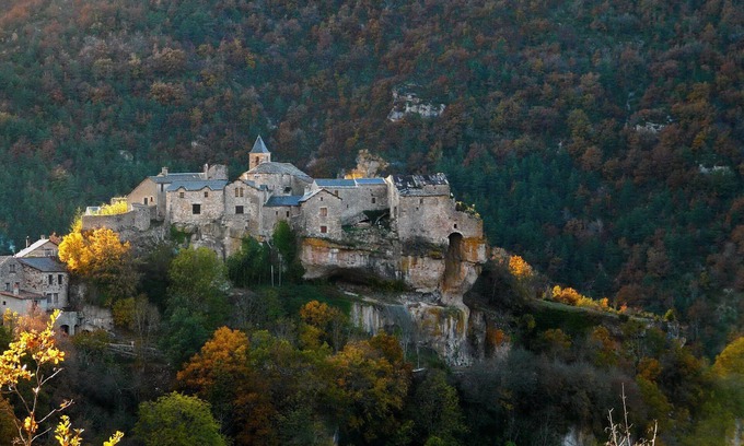 Cantobre Cottage | Very well equipped 3* Gîte in Cantobre with Valley views you'll never forget