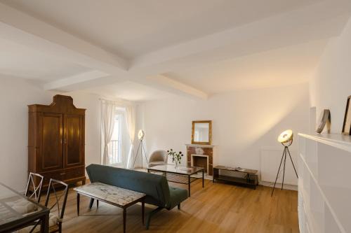 Rione IV Campo Marzio Apartment | Via Francesco Crispi Private Apartment