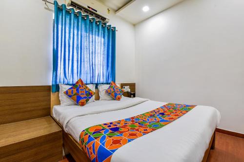 Prahlad Nagar Hotel | Via Relax Inn - Nr Sarkhej - Gandhinagar Highway