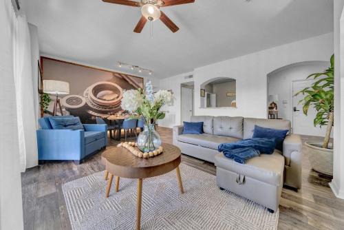 Tampa Apartment | Vibrant 2br Apt Pool, Jacuzzi, Gym #11