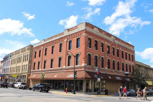 Historic Downtown La Crosse Apartment | Vibrant 3BR in Heart of Downtown La Crosse