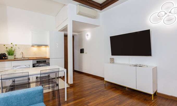 Rione II Trevi Apartment | Vicolo Trevi Apartment