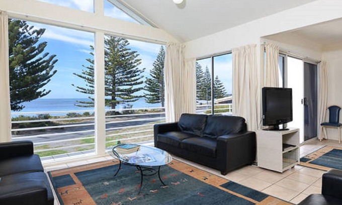 Victor Harbor House | VICTOR BEACH HOUSE - Seafront on exclusive Encounter Bay @ Victor Harbor