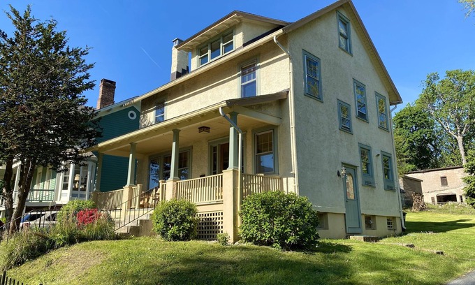 Newburgh House | Victorian house with amazing Hudson River view