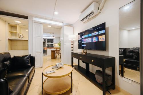 Hang Bai Apartment | VietHOME - 102 Spacious Studio w Kitchen FREE Laundry