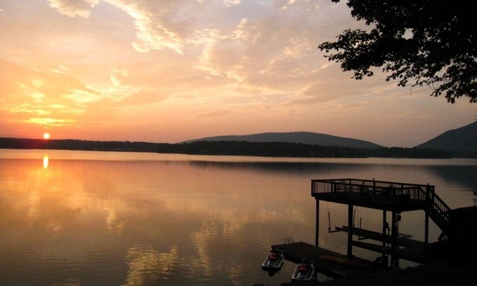 Huddleston Cabin | VIEW FIREPIT, hot tub, dock, Mountain waterfront, pool table, WiFi, dogs welcome