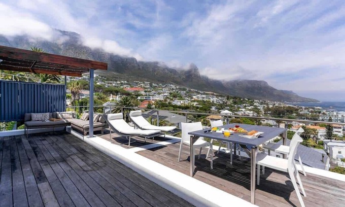 Camps Bay Apartment | View Talay Apt - Panoramic Views & walk to beach