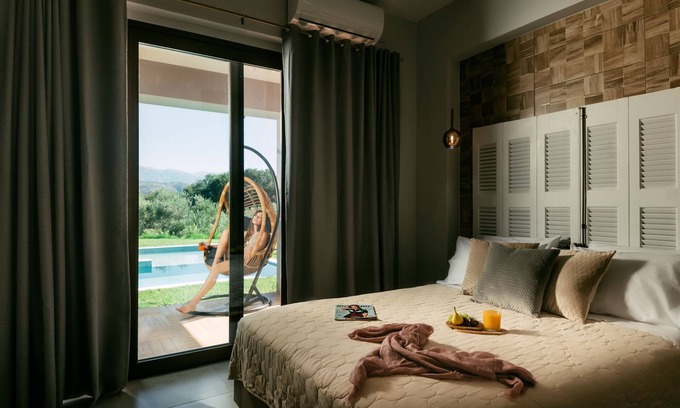 Galatas Villa | Views, Pool, Garden, BBQ, Playground, Tennis Table