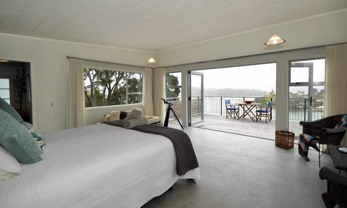 Mangonui House | Views Space and Comfort in peaceful setting