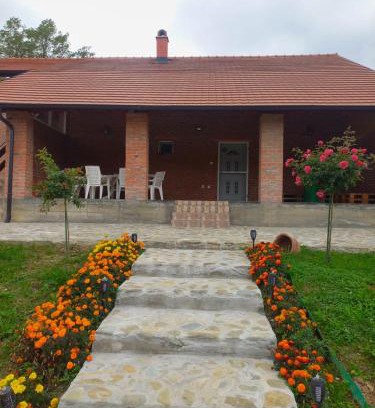 Mladenovac House | VIKENDICA GARAŠKI KUTAK