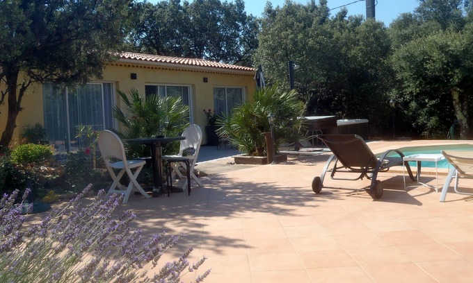 Sainte-Anastasie-sur-Issole Villa | Villa with trees, pool and spa