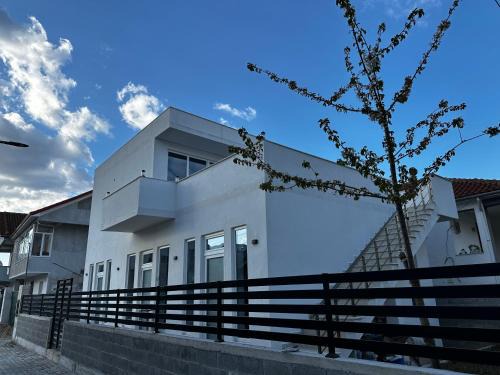 Pogradec House | Vila Calm