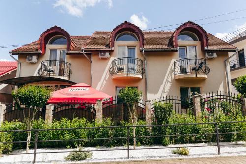 Baile Unu Mai House | Vila Carmen-camere de închiriat 3 stele