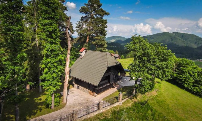 Zalec House | VILA HELENA