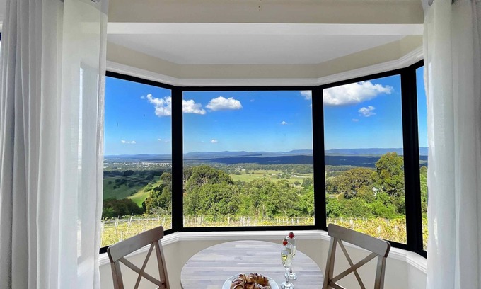 Mount View Villa | Villa 5 @ Bimbadeen Estate - Spa studio for 2 - Enjoy the best views in the valley