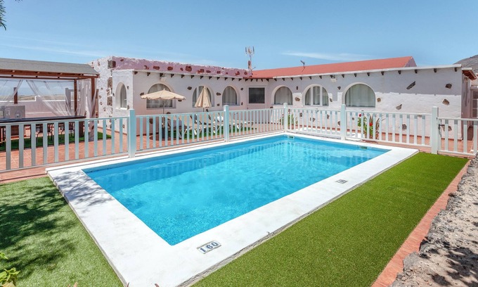 Puerto del Rosario Villa | Villa "Abraham" with Mountain View, Wi-Fi, Pool & Terrace