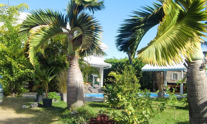 Saint-Pierre House | Villa Ambralini Charming Bed and Breakfast near Saint Pierre