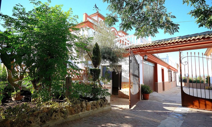 Priego de Cordoba Ski Chalet | Villa Amparo, fantastic villa with garden, saltwater pool, solarium.