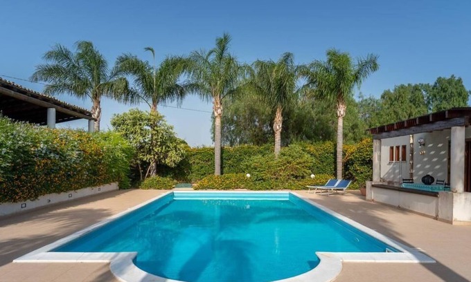 Triscina Villa | Villa Amurusanza- poolside guest house