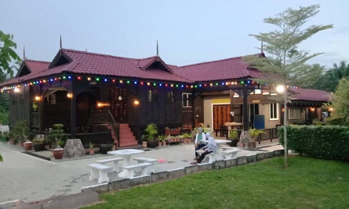 Parit Jawa Villa | Villa Amyleeya