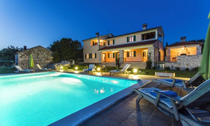 Stanisovi Villa | Villa Ana, Spacious 5 Bedroom Retreat with Access to 2 Shared Pools