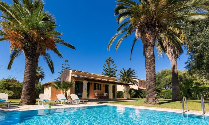 Almiros Beach Villa | Villa Angelos: Welcoming villa with private pool set a few staps away from sandy beach