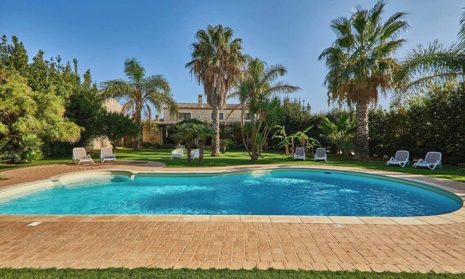 Scicli Villa | Villa 'Antica Aia Con Piscina' with Private Pool, Wi-Fi and Air Conditioning