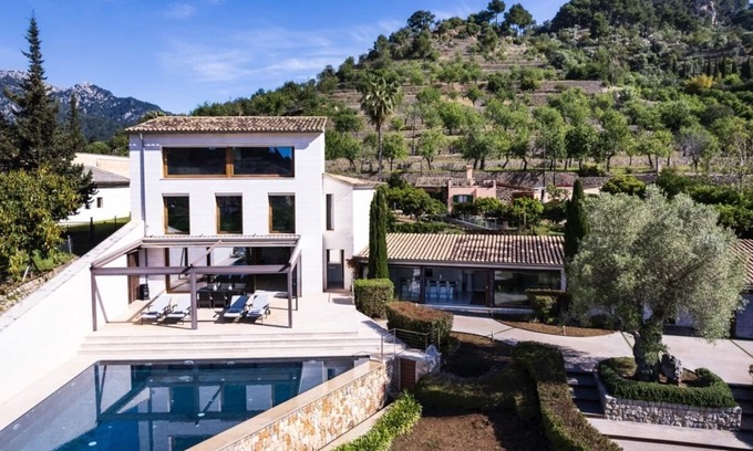Bunyola Villa | Villa Argiles - Three Bedroom Villa, Sleeps 6
