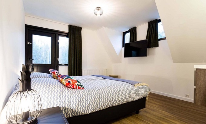 Beekbergen-Zuid Ski Chalet | ✓ Villa at Recreatiepark Beekbergen ✓ Holiday home for 8 persons ✓ Located in Beekbergen (Gelderland) ✓ Holiday park on the Veluwe ✓ Book directly through the park