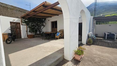 San Vincenzo House | Villa Aurora con vista mozzafiato su Strombolicchio