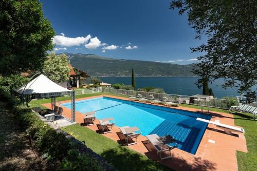 Gargnano Villa | Villa Aurora- Villa esclusiva con piscina e splendida vista lago