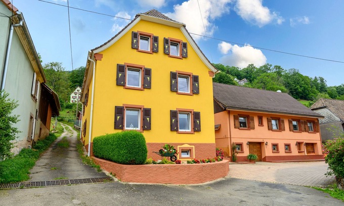 Sondernach Villa | Villa 'Balboa' with Wi-Fi and Air Conditioning