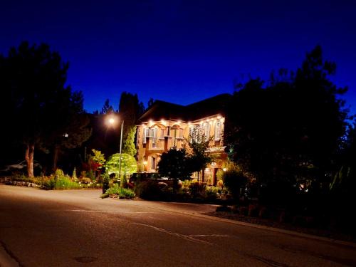 Quail Ridge Bed & Breakfast | Villa Bellissimo FranTalia - Néo-Classical Résidence & Galleriséum