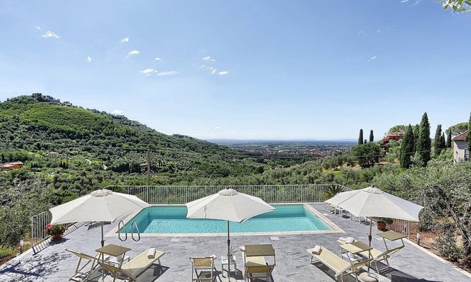 Margine Coperta-Traversagna Villa | Villa Biancavite: An elegant two-story villa situated in a quiet location, a few minutes from the town center, with Free WI-FI.