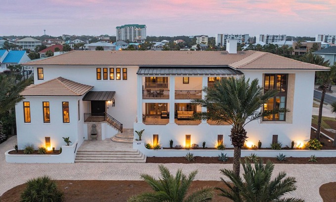 Holiday Isle House | Villa Blanco - Huge Waterfront Home in Destin Near the Beach with Large Private Pool & Theater